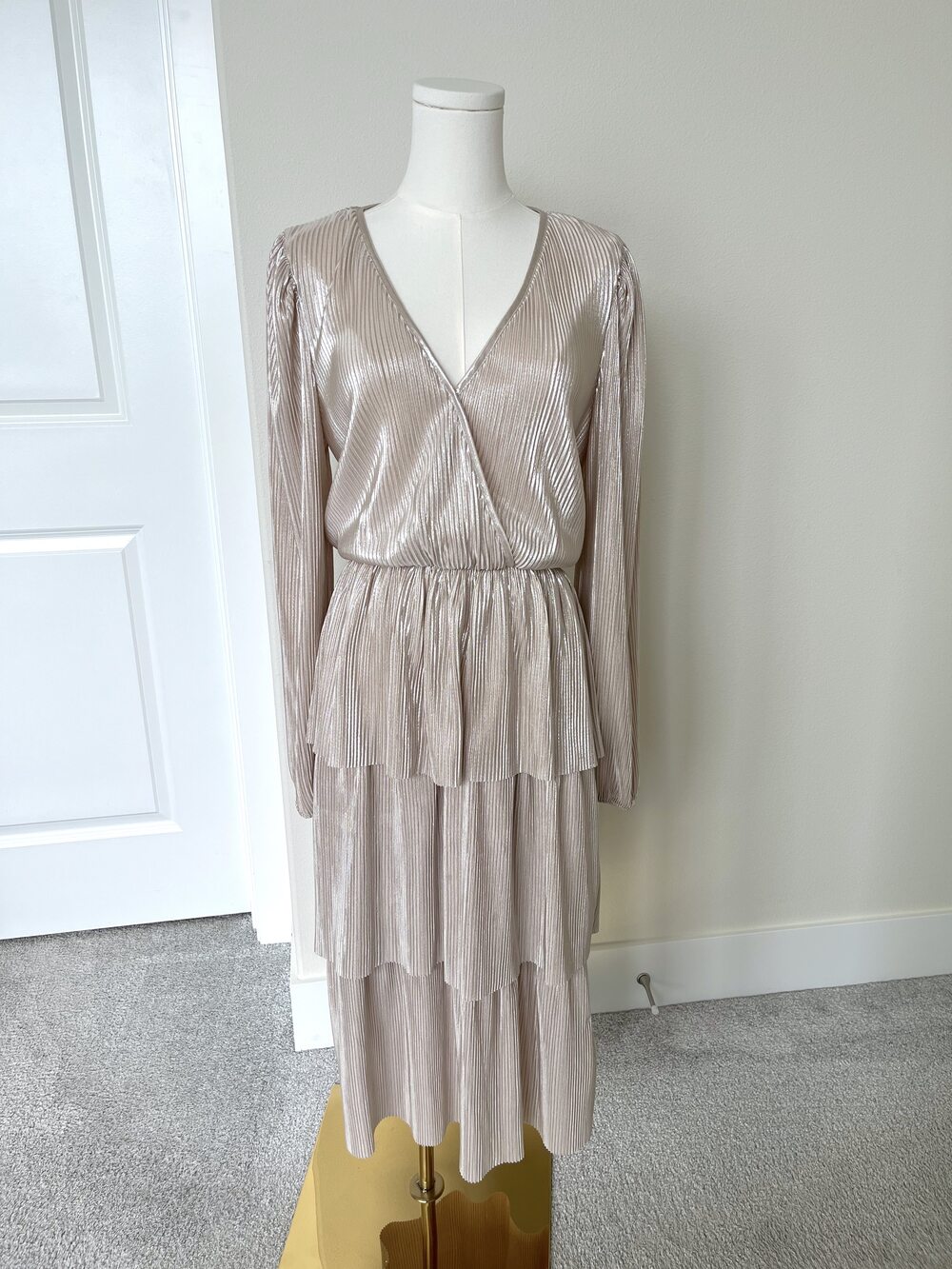 Metallic Retro Glam 70s Style Champagne Gold Pleated Tiered Midi Dress - M